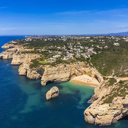 Prázdninový dům In With Communal Pool